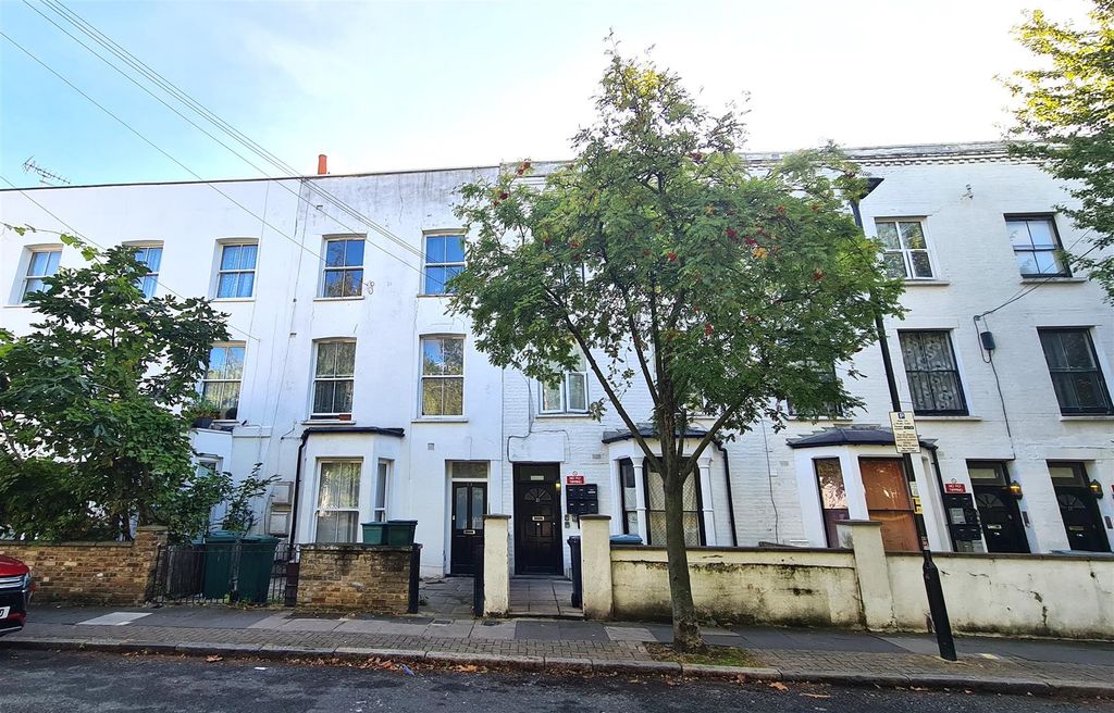 Property photo 1 of 10 Davenant Road N19