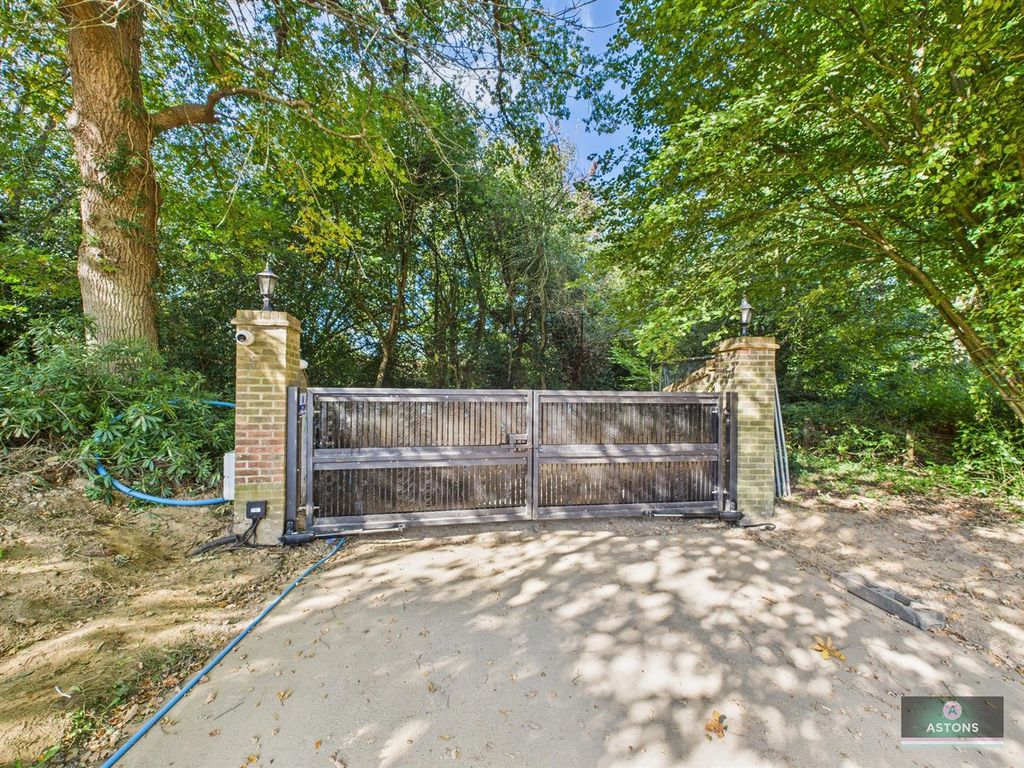 Property photo 3 of 8 Cam04622G0-Pr0070-Still093.Jpg