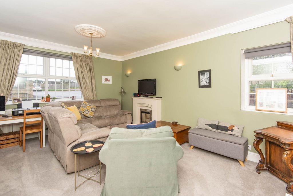 Property photo 3 of 19