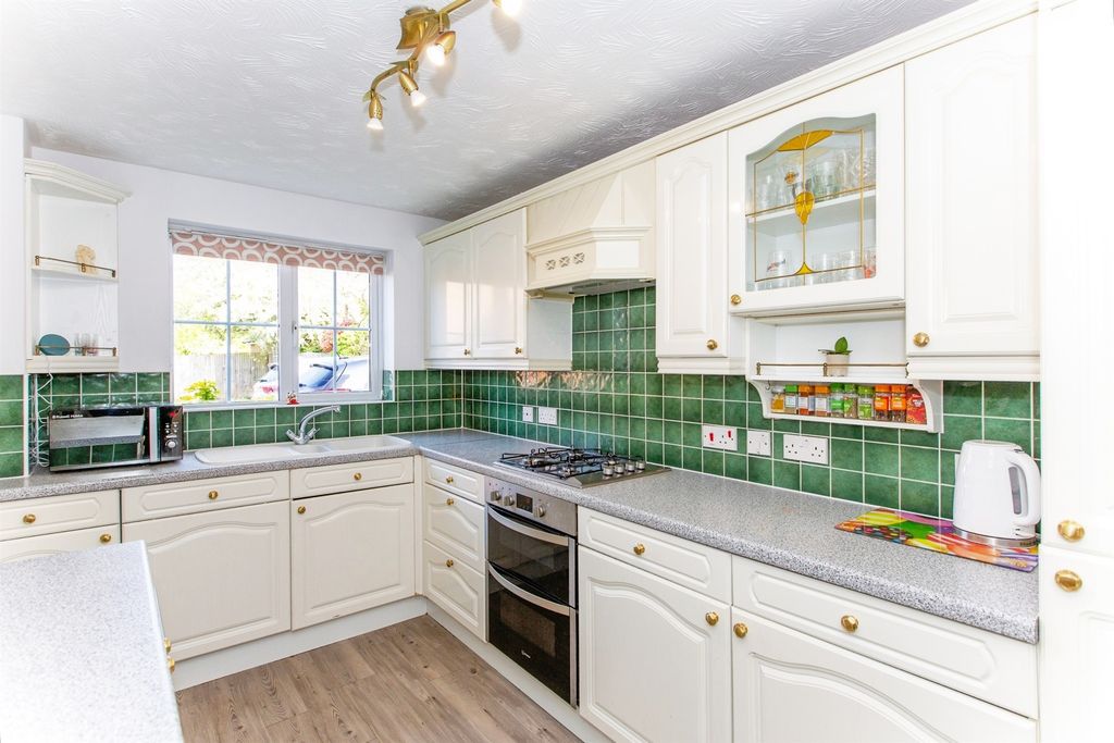 Property photo 2 of 16