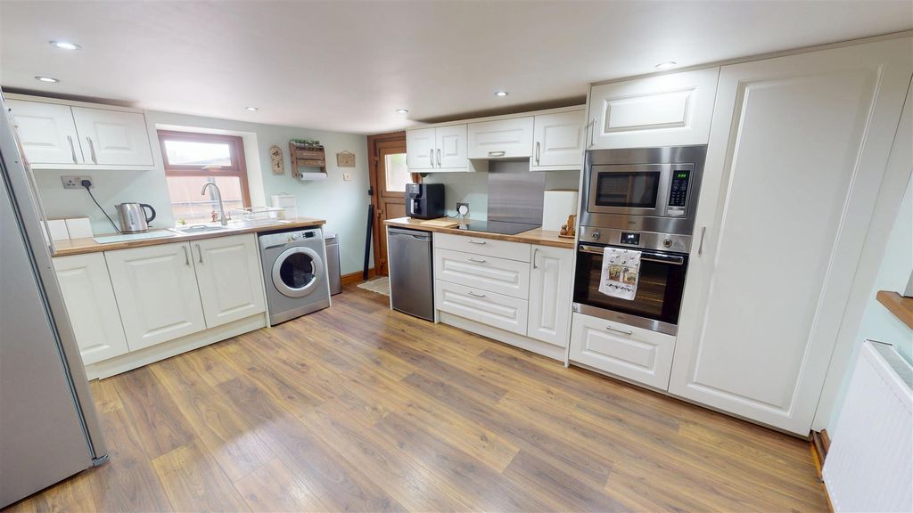 Property photo 3 of 13 Kitchen