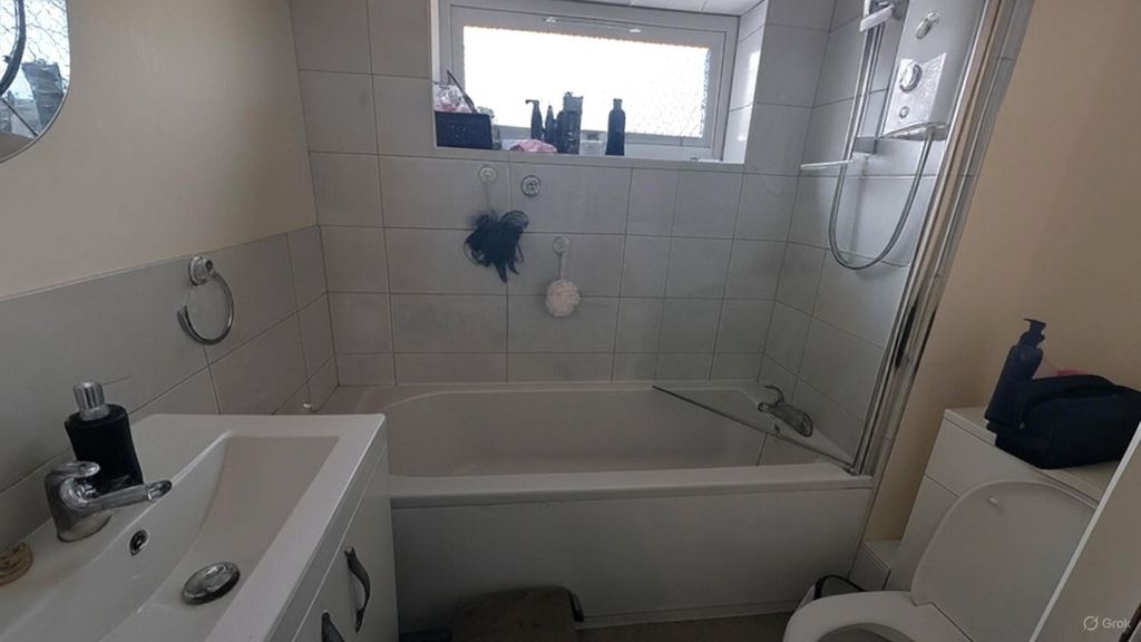 Property photo 2 of 8 Picture No. 12