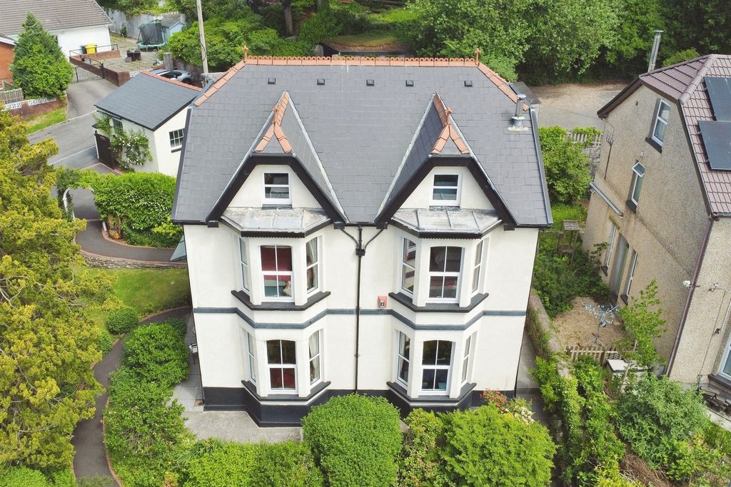 Property photo 1 of 33