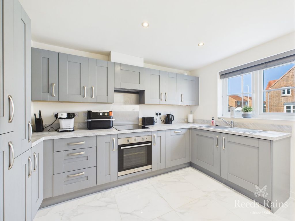 Property photo 1 of 24 Breakfast Kitchen