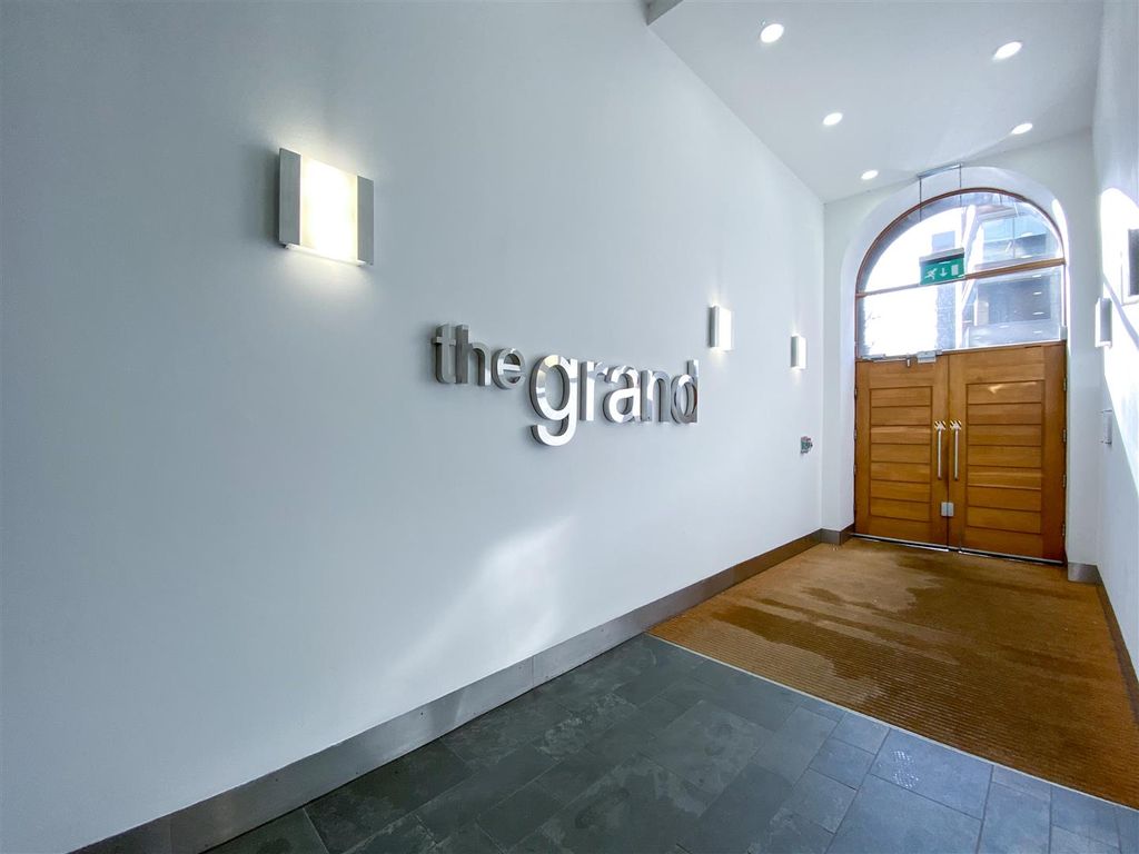 Property photo 3 of 15 Entrance