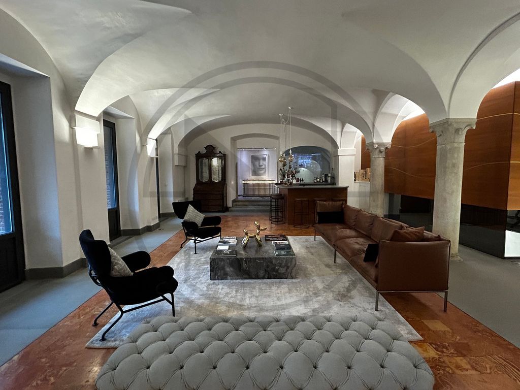 Property photo 2 of 28