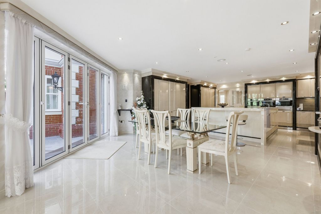 Additional image 11 of 5 bed detached house for saleWambrook Close, Hutton Mount, Brentwood CM13