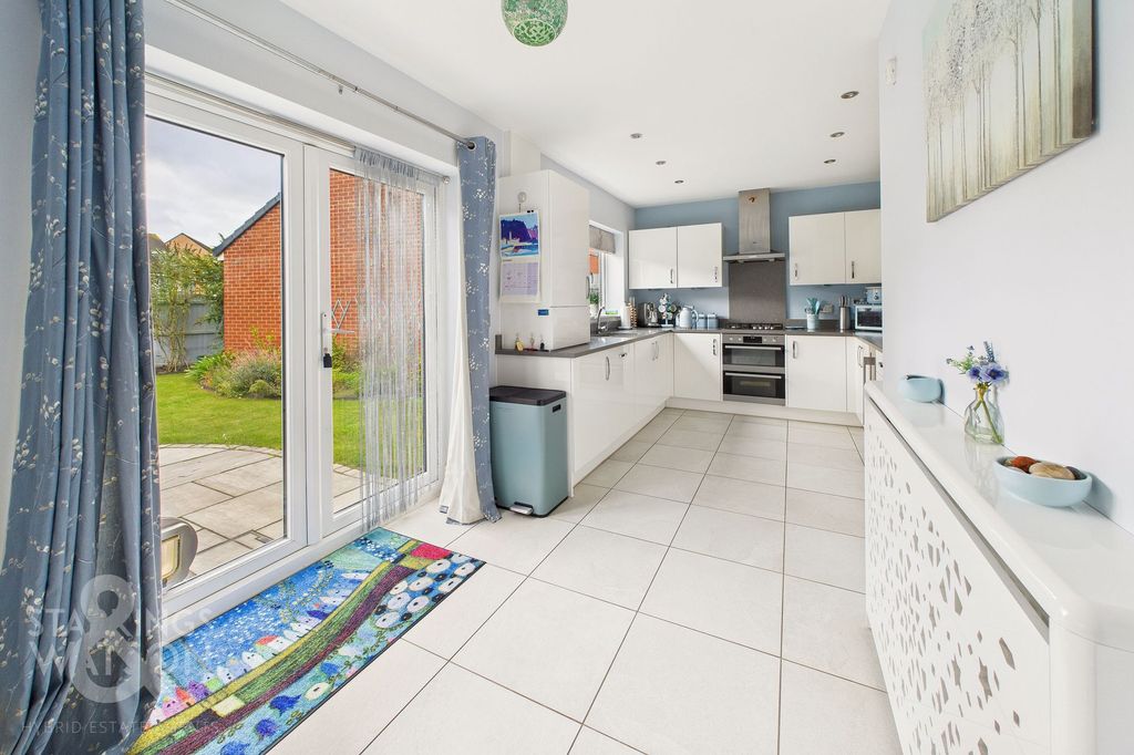 Property photo 1 of 27