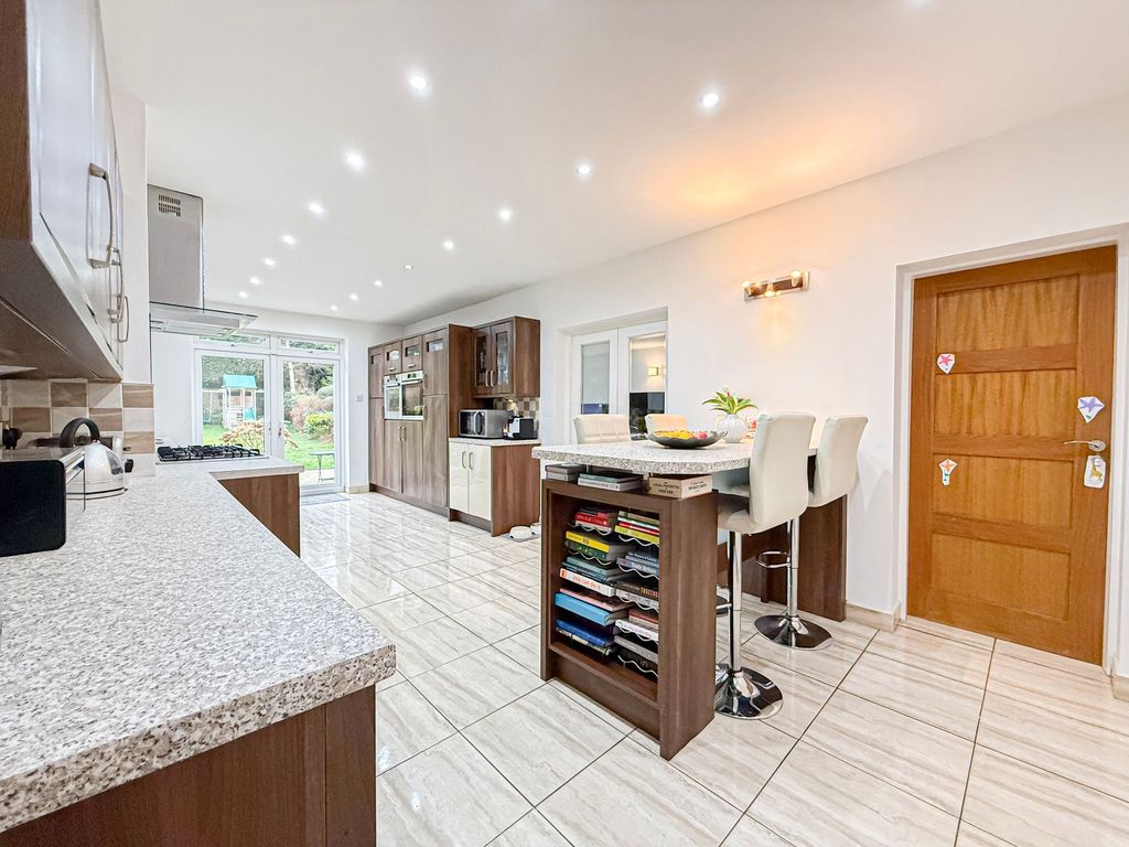 Property photo 2 of 31