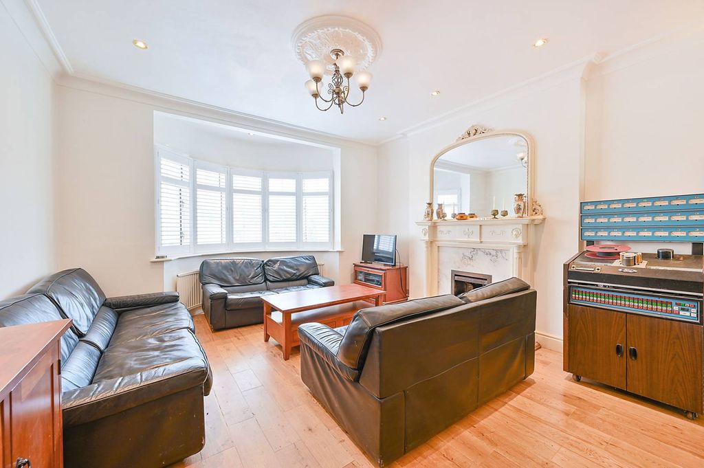 Property photo 2 of 18