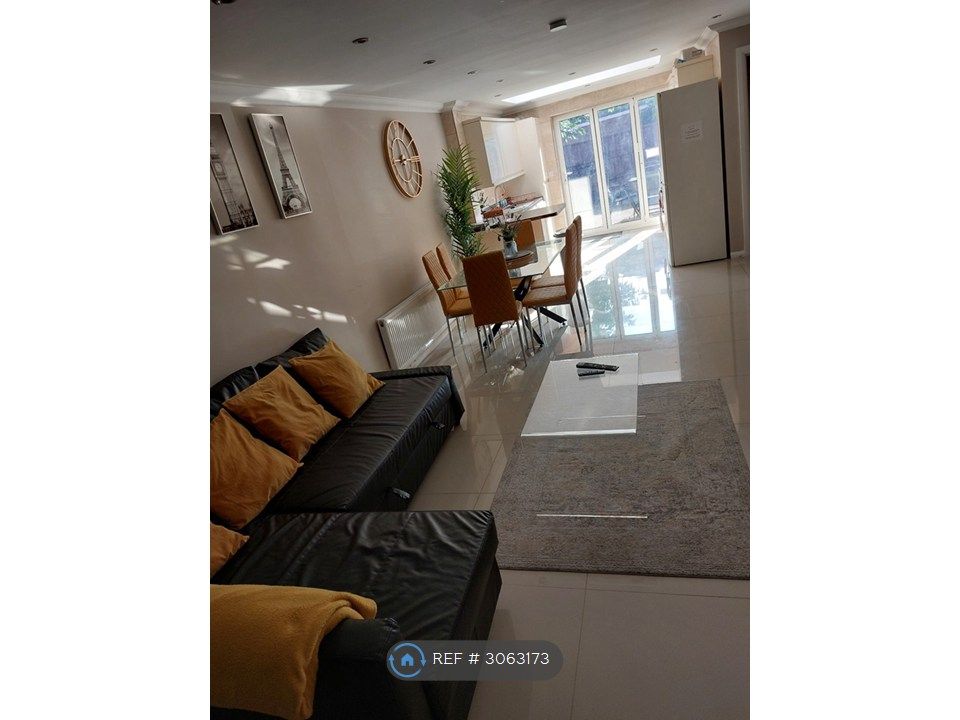 Property photo 2 of 26