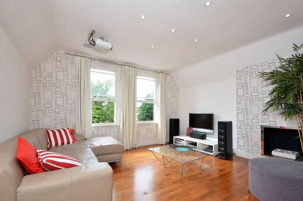 Property photo 3 of 13