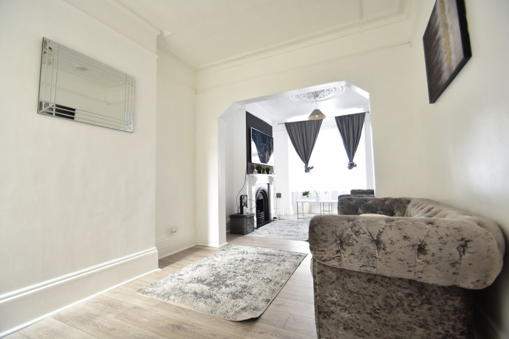 Property photo 2 of 8 Picture No. 06