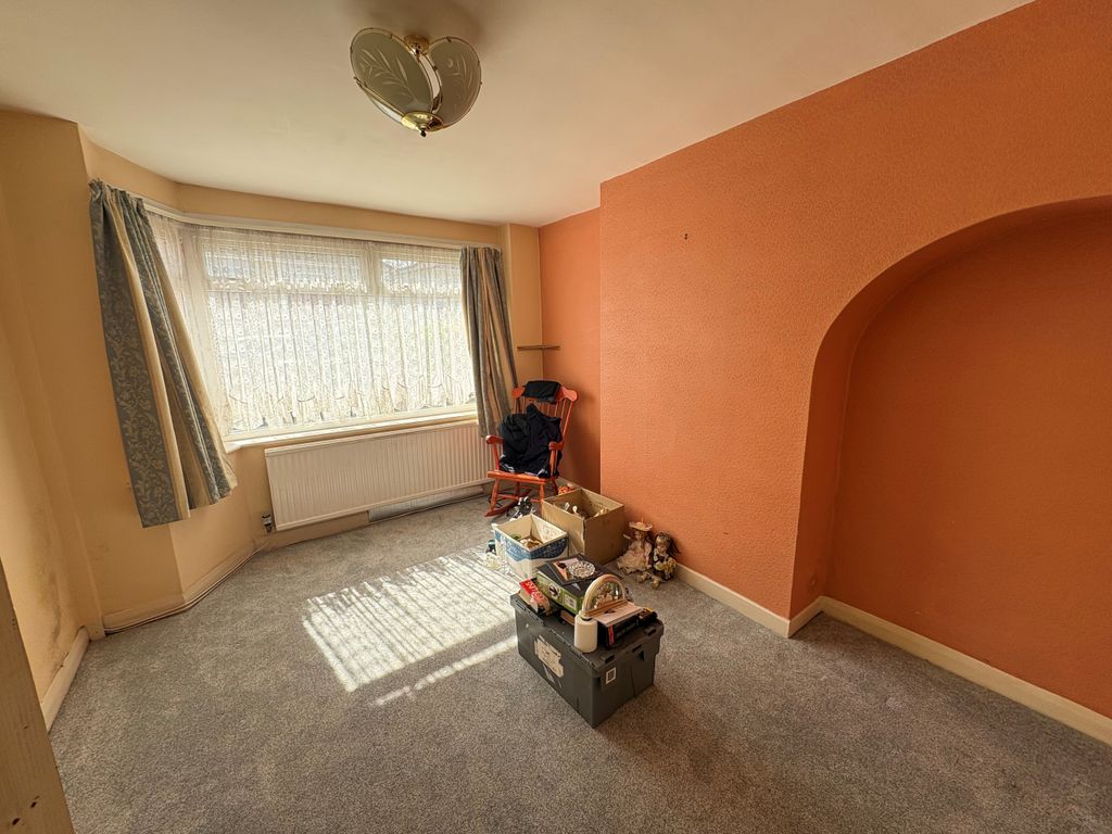 Property photo 3 of 13 Lounge