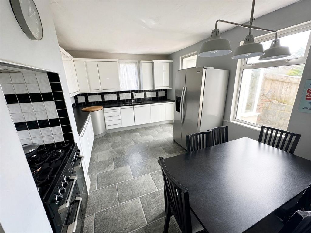 Property photo 3 of 10 Img_0885.Jpg