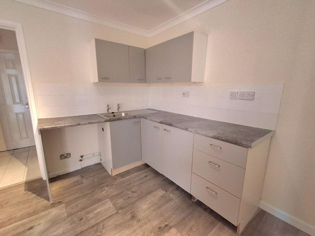 Property photo 1 of 6 Kitchen