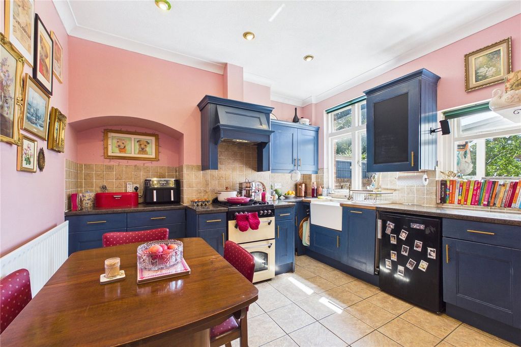 Property photo 3 of 17 Kitchen