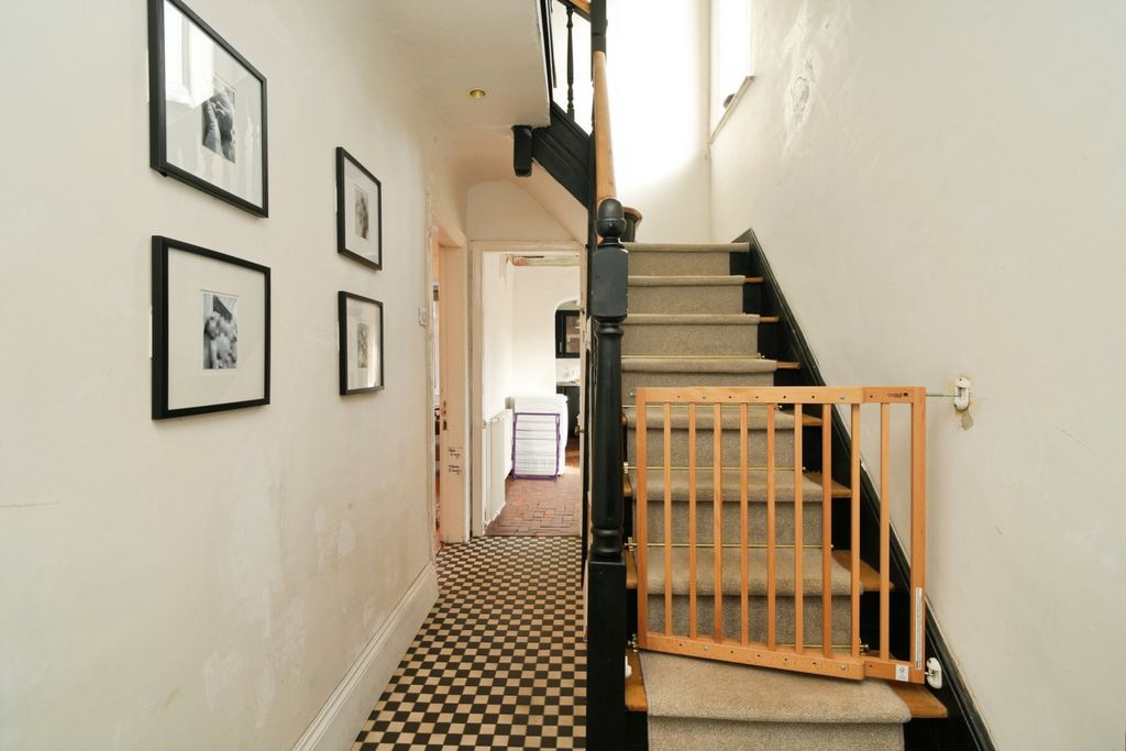 Property photo 3 of 25 Hallway