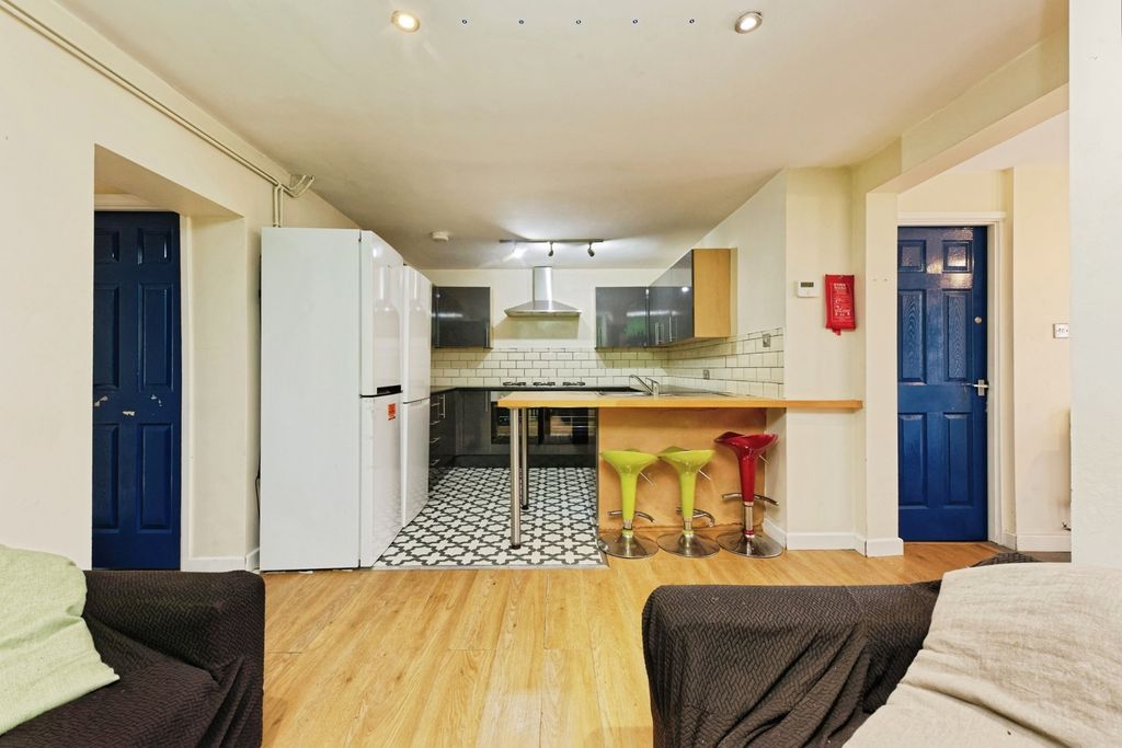 Property photo 2 of 19 Pbox-Img.Jpg