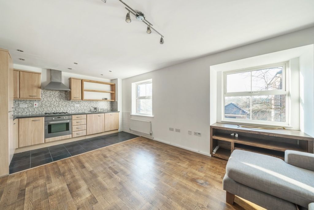 Property photo 3 of 8 940382 (3)