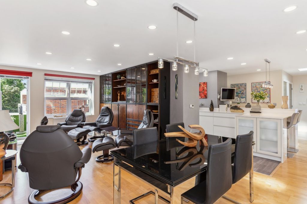 Property photo 3 of 14 Open Plan