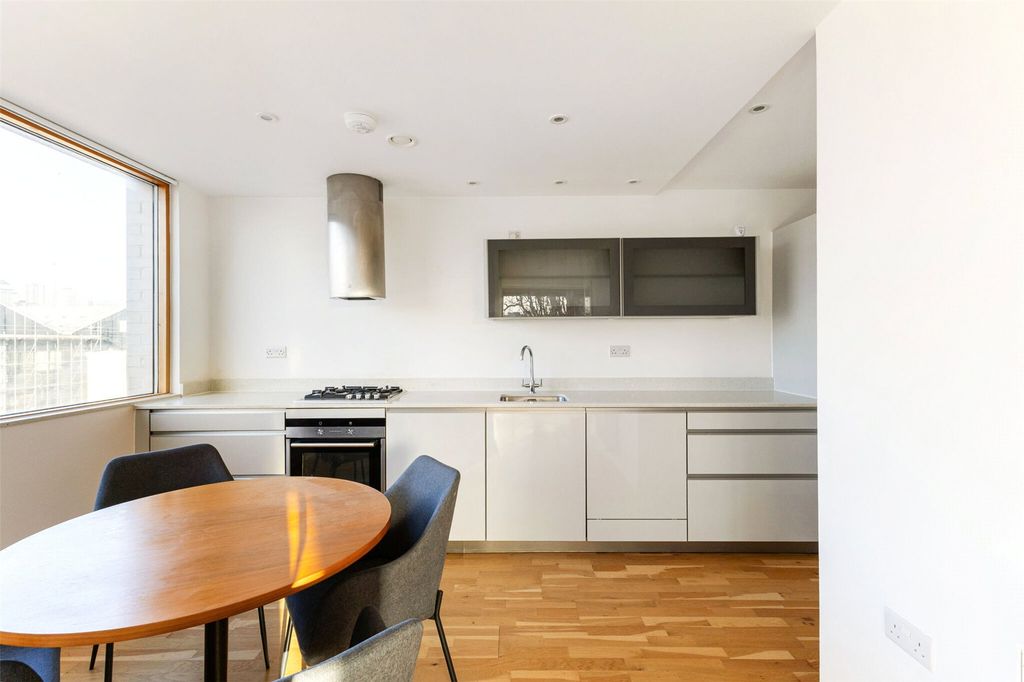 Property photo 2 of 22 Picture No. 12