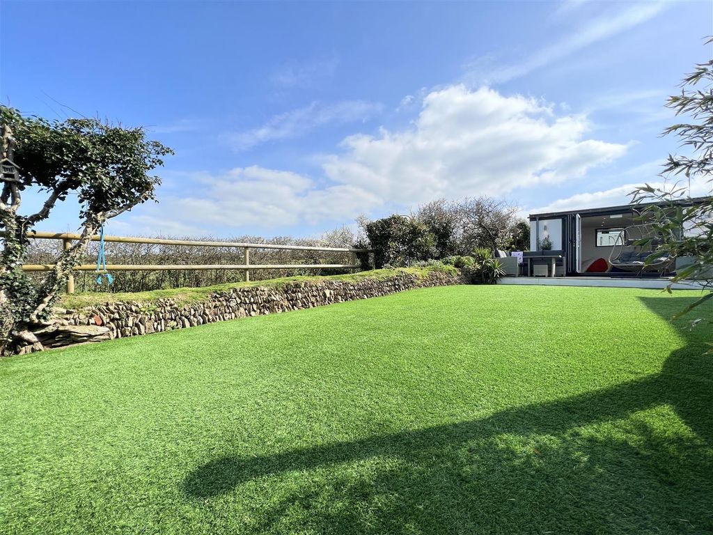 Property photo 2 of 49 Garden