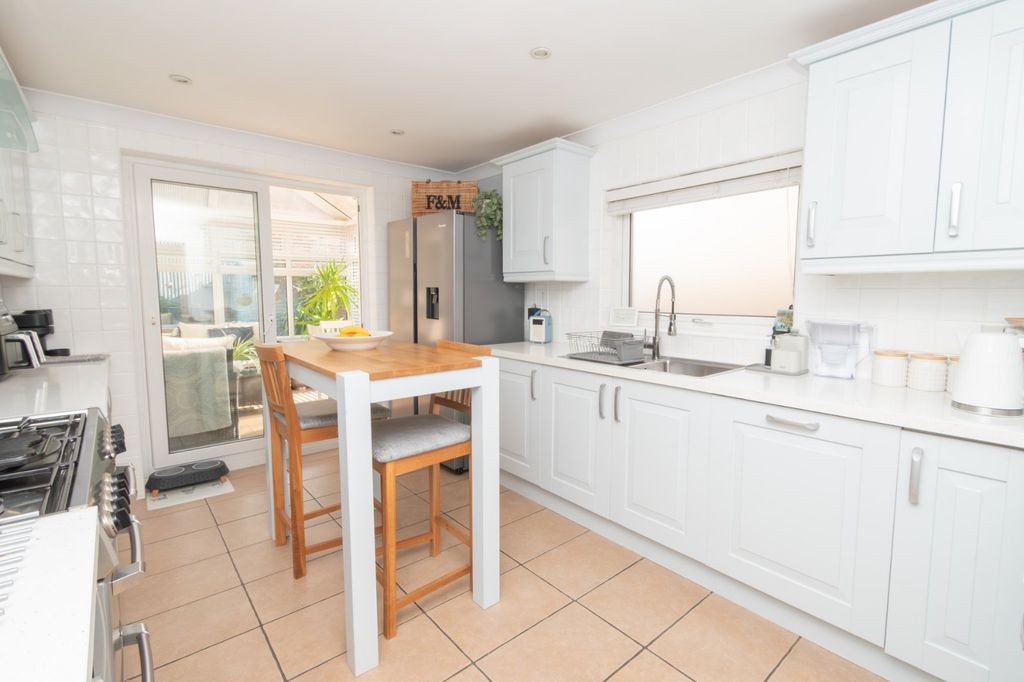 Property photo 2 of 12 Picture 2