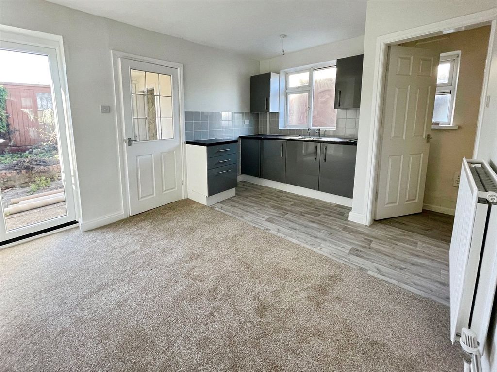 Property photo 3 of 10 Dining