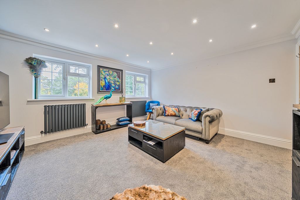 Additional image 19 of 6 bed detached house for saleNewlands Drive, Maidenhead SL6