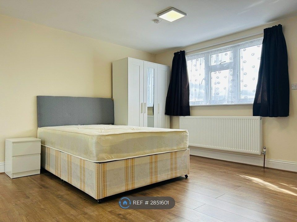 Property photo 3 of 30 Studio