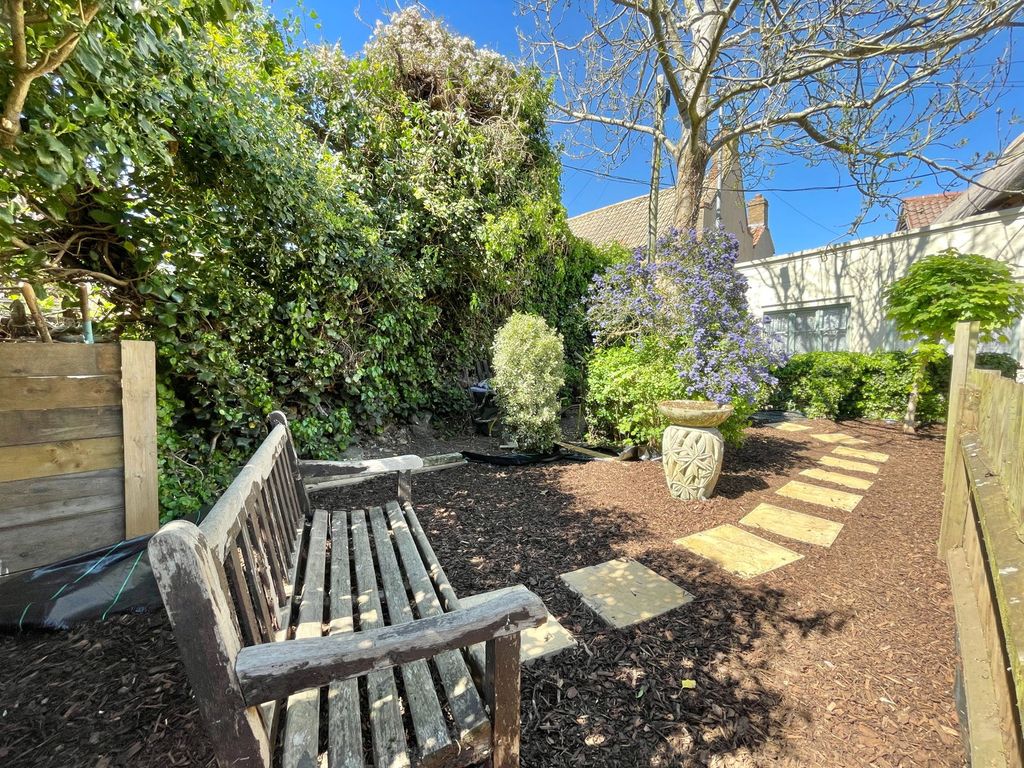 Property photo 3 of 24
