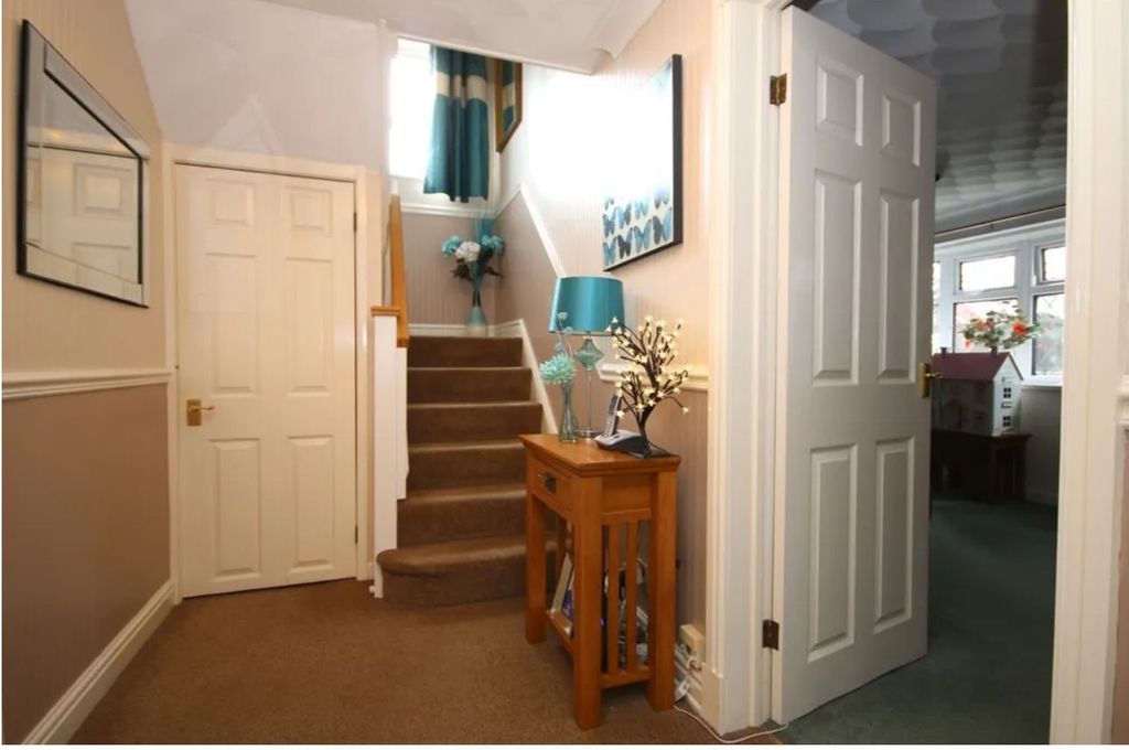 Property photo 2 of 22
