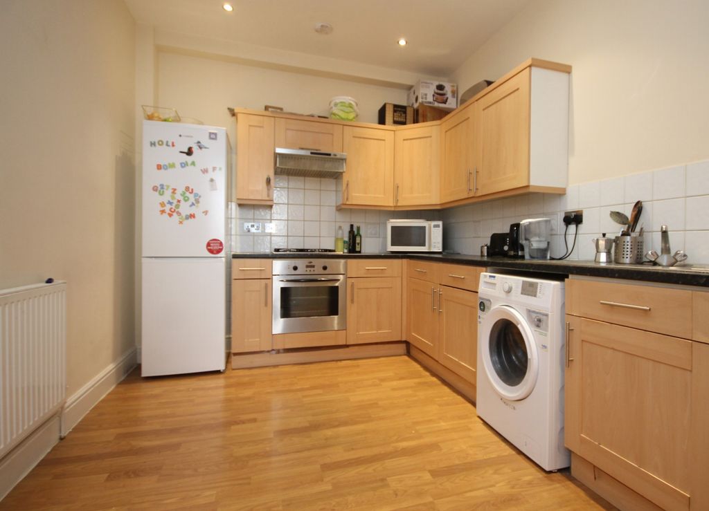 Property photo 3 of 10 Kitchen