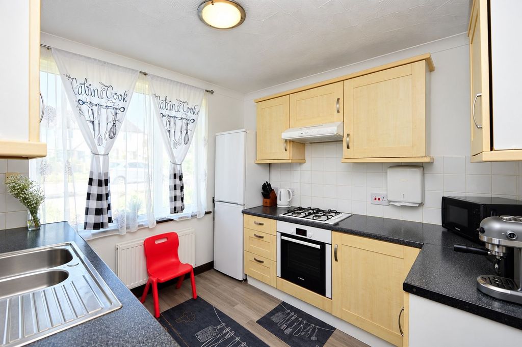 Property photo 3 of 9 Kitchen