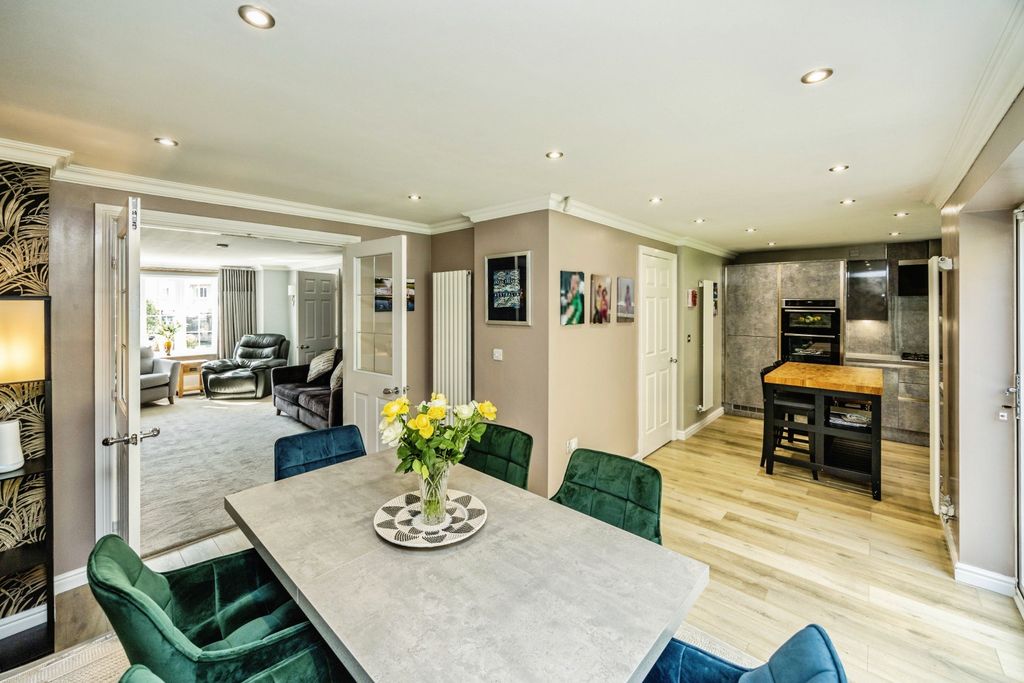 Property photo 2 of 20 Kitchen Dining Room