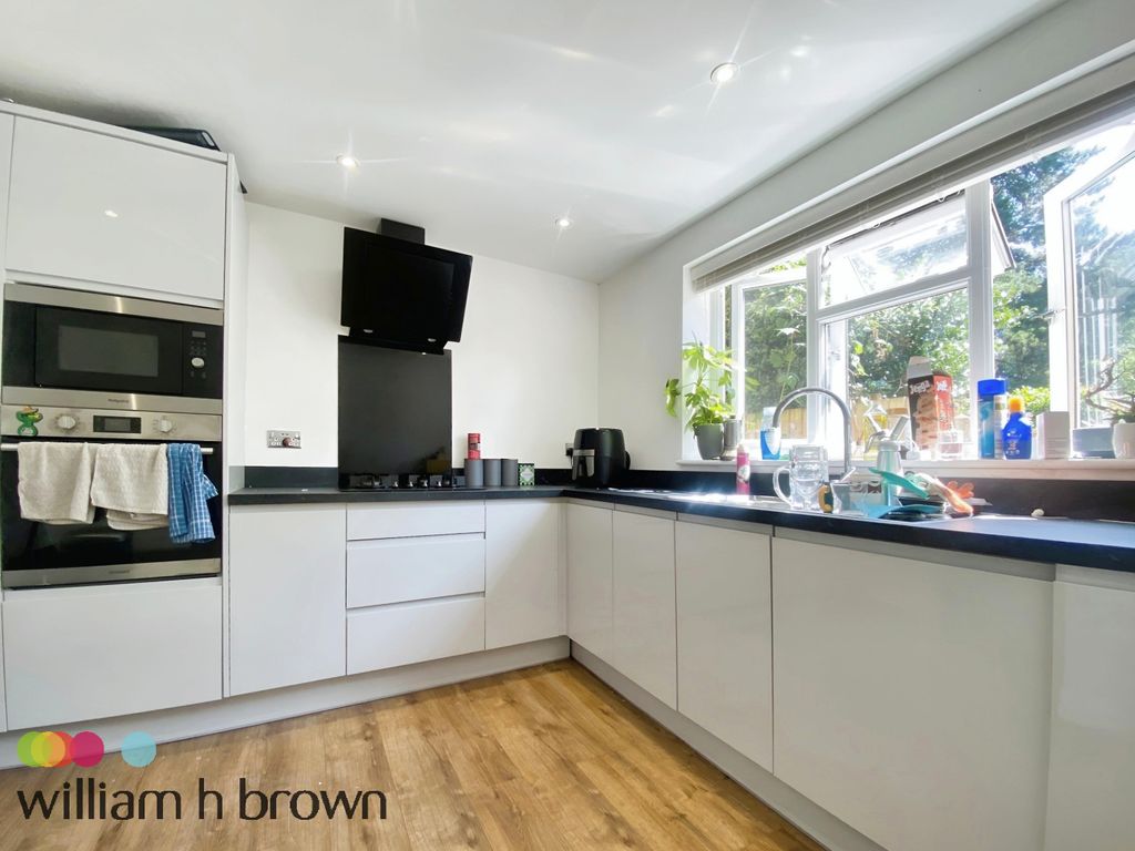 Property photo 2 of 6 Kitchen