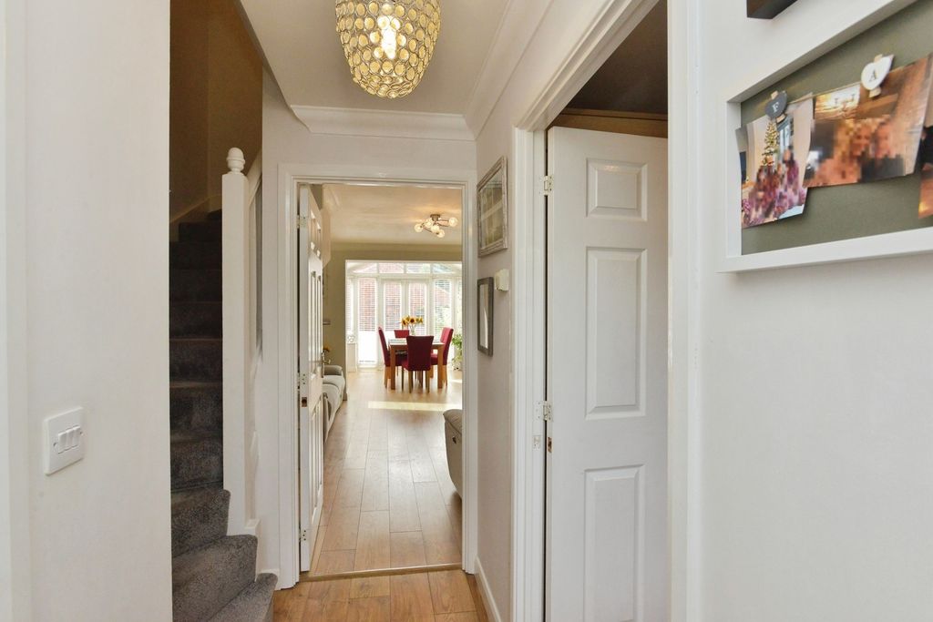 Property photo 3 of 18 Pbox-Img.Jpg