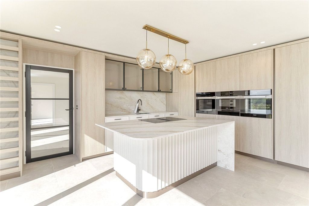 Property photo 3 of 22 Picture 3