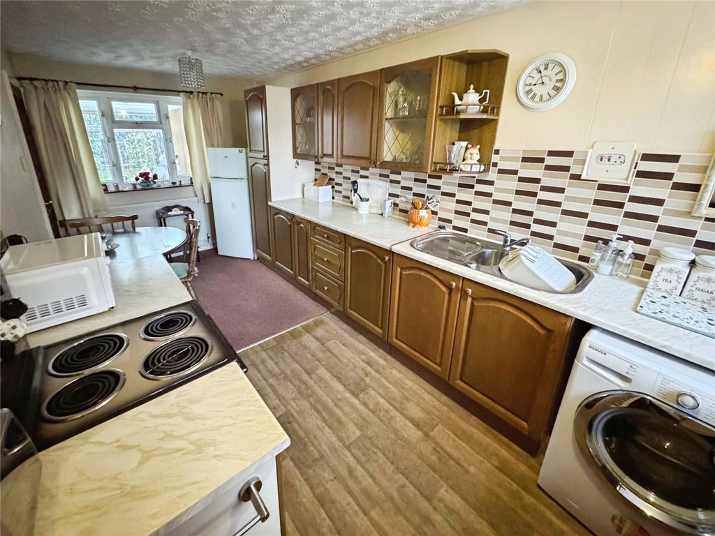 Property photo 3 of 14 Kitchen