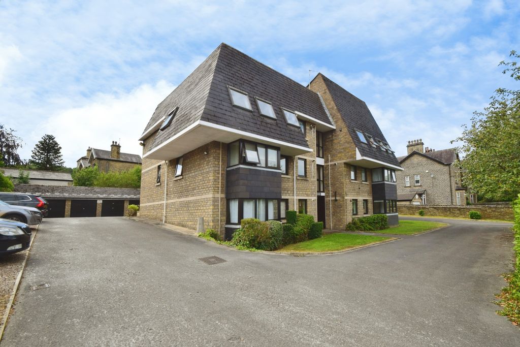 Property photo 1 of 13 c8c32c30-Outside 202