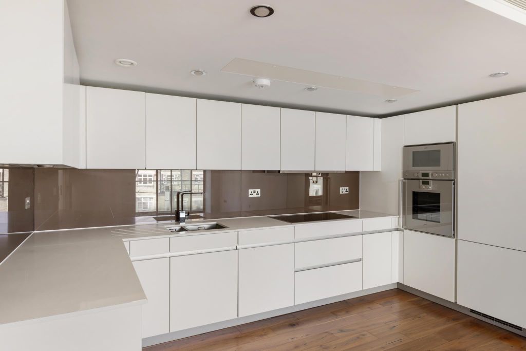 Property photo 3 of 21 Image