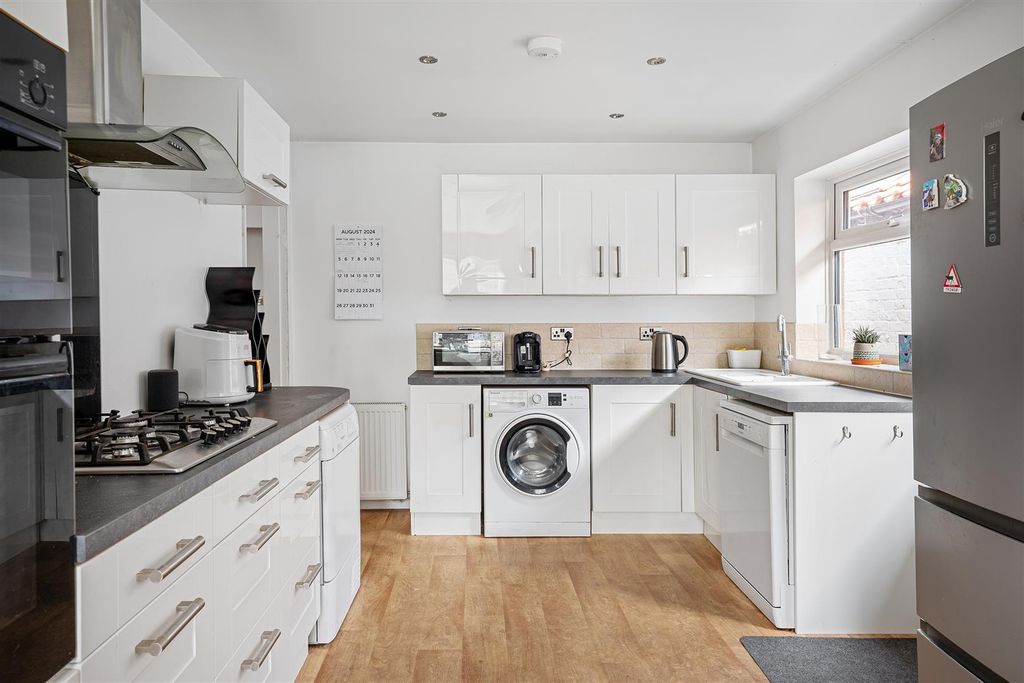 Property photo 3 of 14 Kitchen Dining