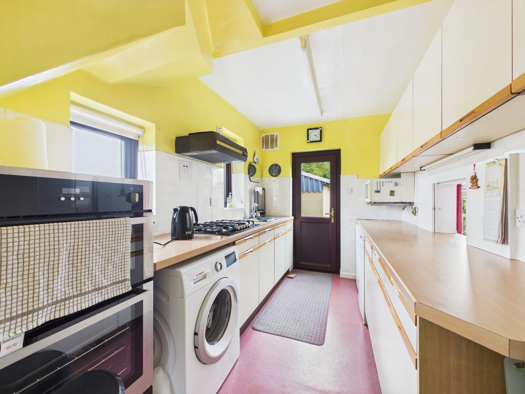 Property photo 3 of 15 Kitchen