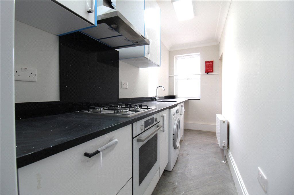 Property photo 3 of 10 Kitchen