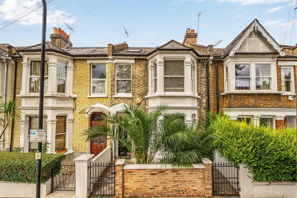 Property photo 1 of 21 Birkbeck Grove-2.Jpg