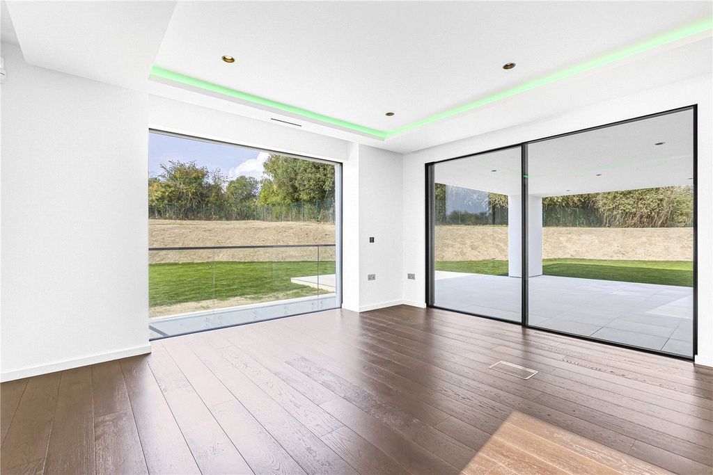 Additional image 6 of 6 bed detached house to rentRosebury Close, Goffs Oak, Waltham Cross, Hertfordshire EN7