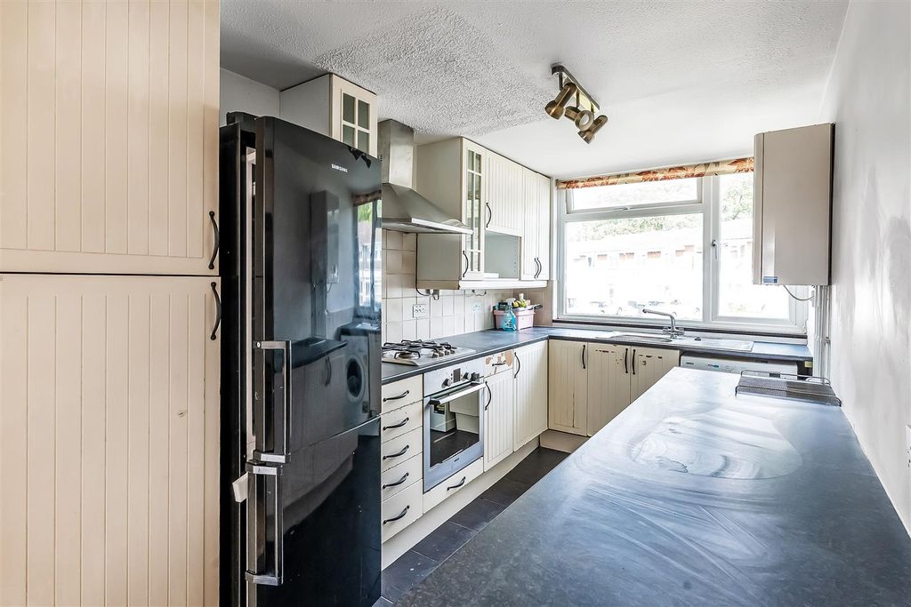 Property photo 3 of 12 4-Barnetts-Shaw-5.Jpg