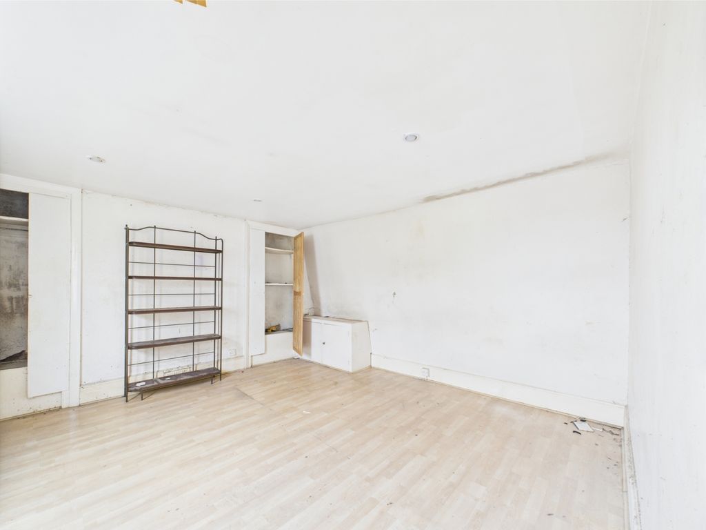 Property photo 2 of 7 Cam03750G0-Pr0047-Still006