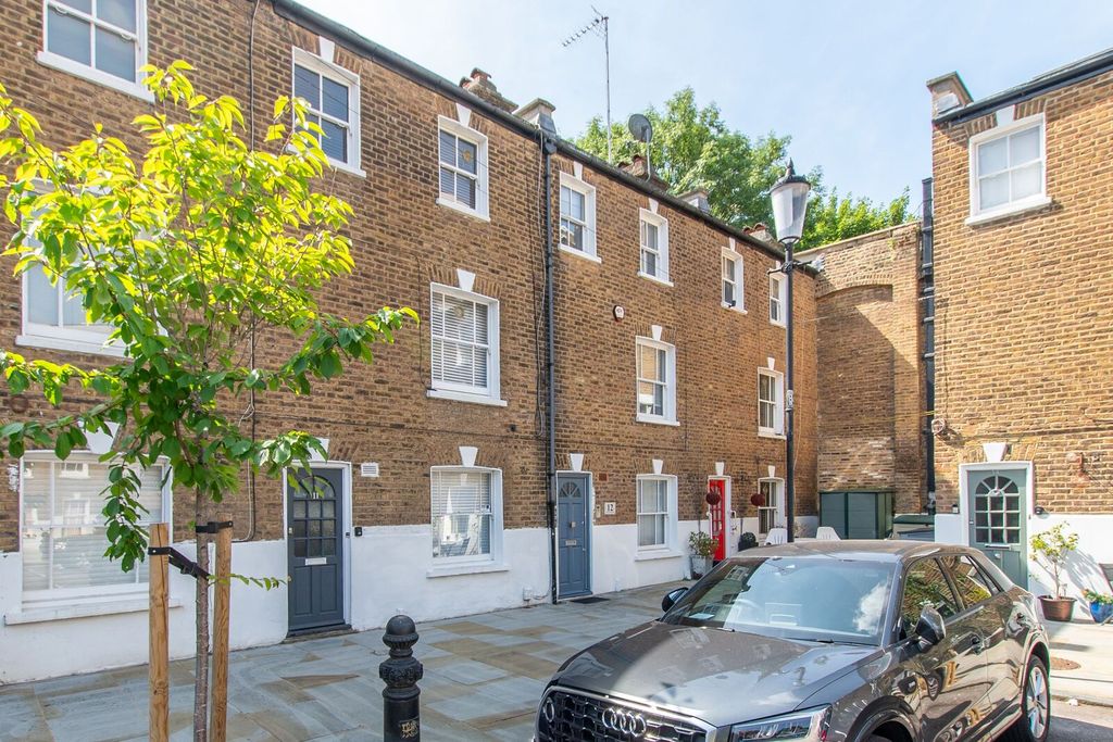 Property photo 2 of 11